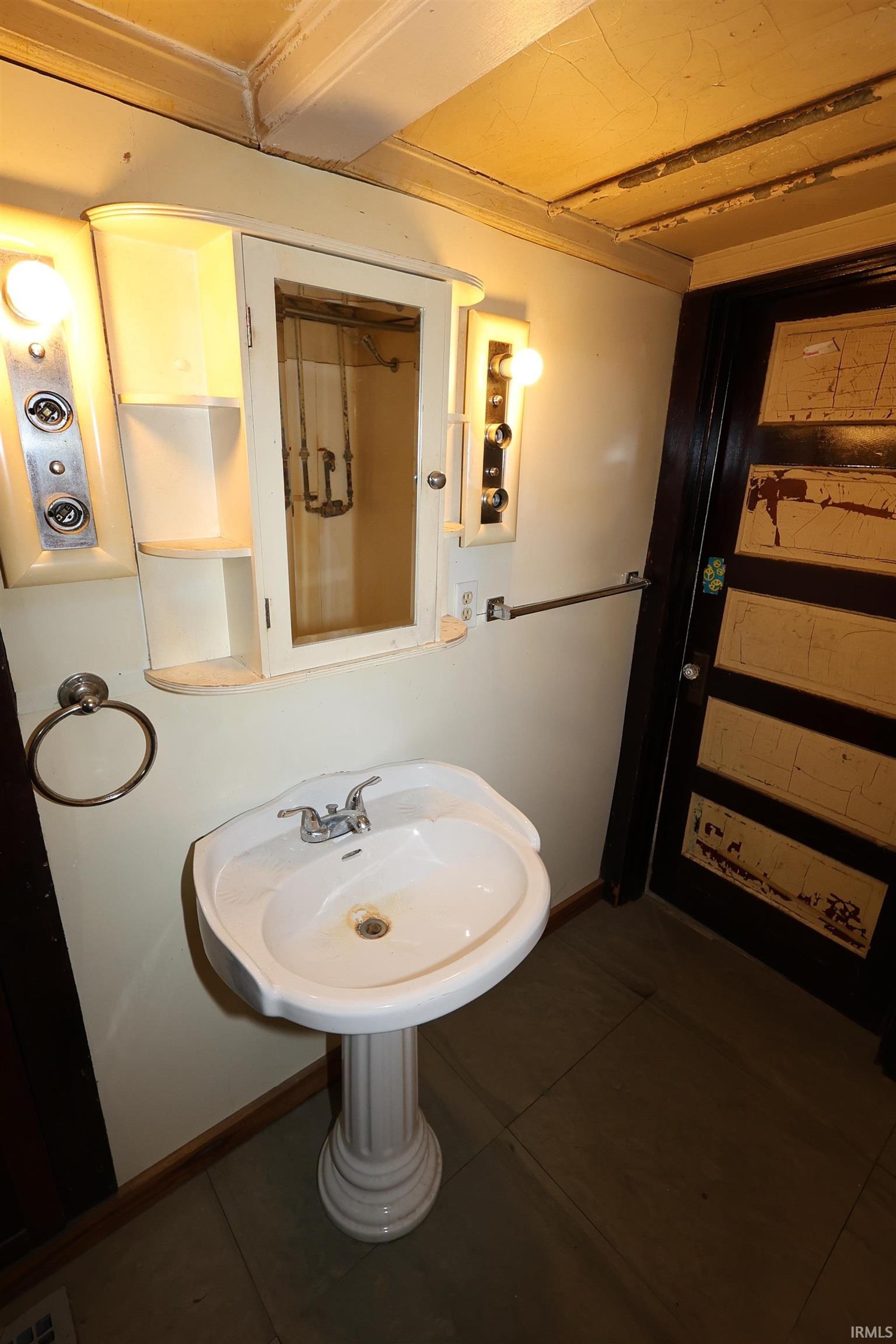 226 West 1st Road La Paz, IN 46536 - Photo 11 of 18