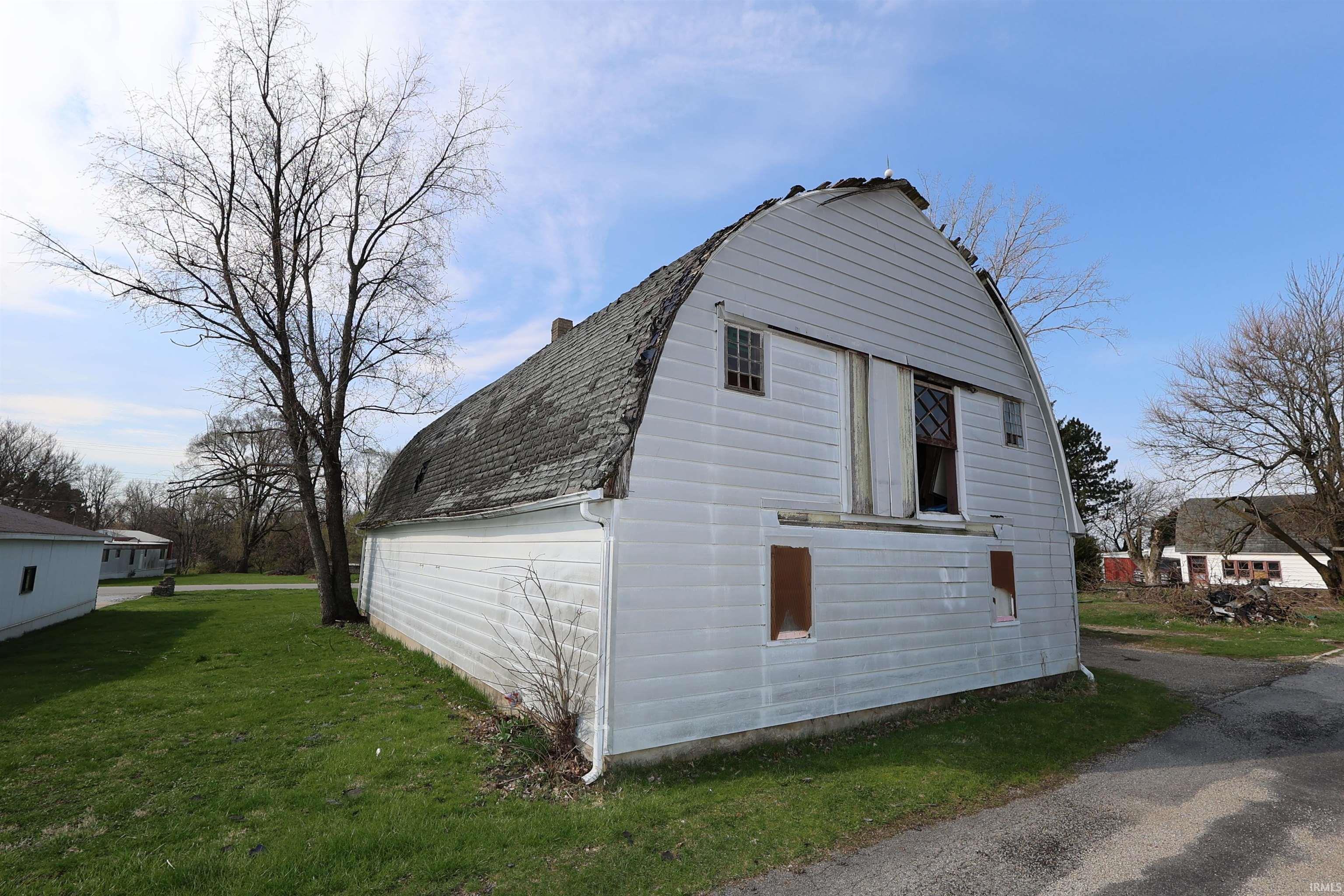 226 West 1st Road La Paz, IN 46536 - Photo 3 of 18