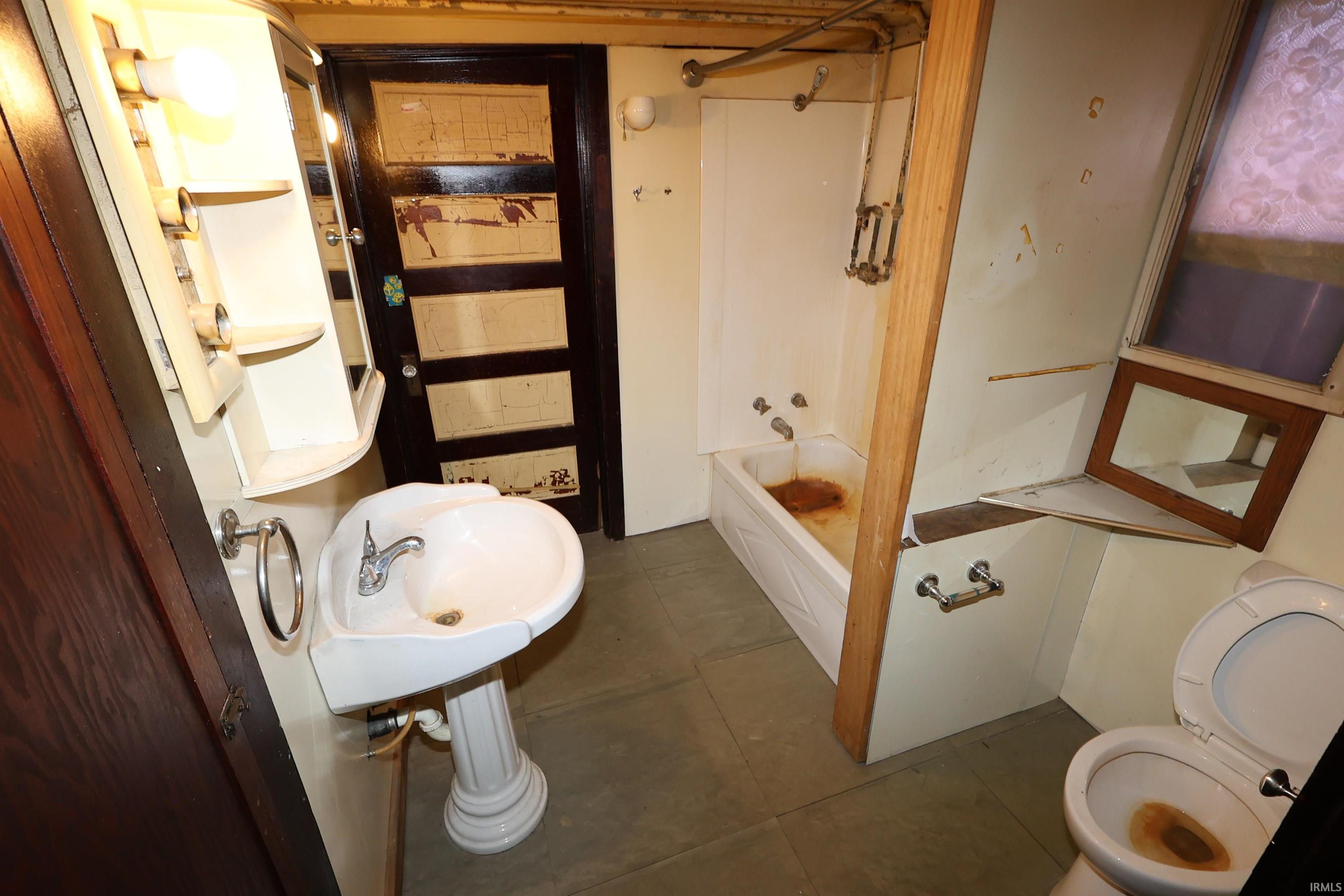 226 West 1st Road La Paz, IN 46536 - Photo 9 of 18