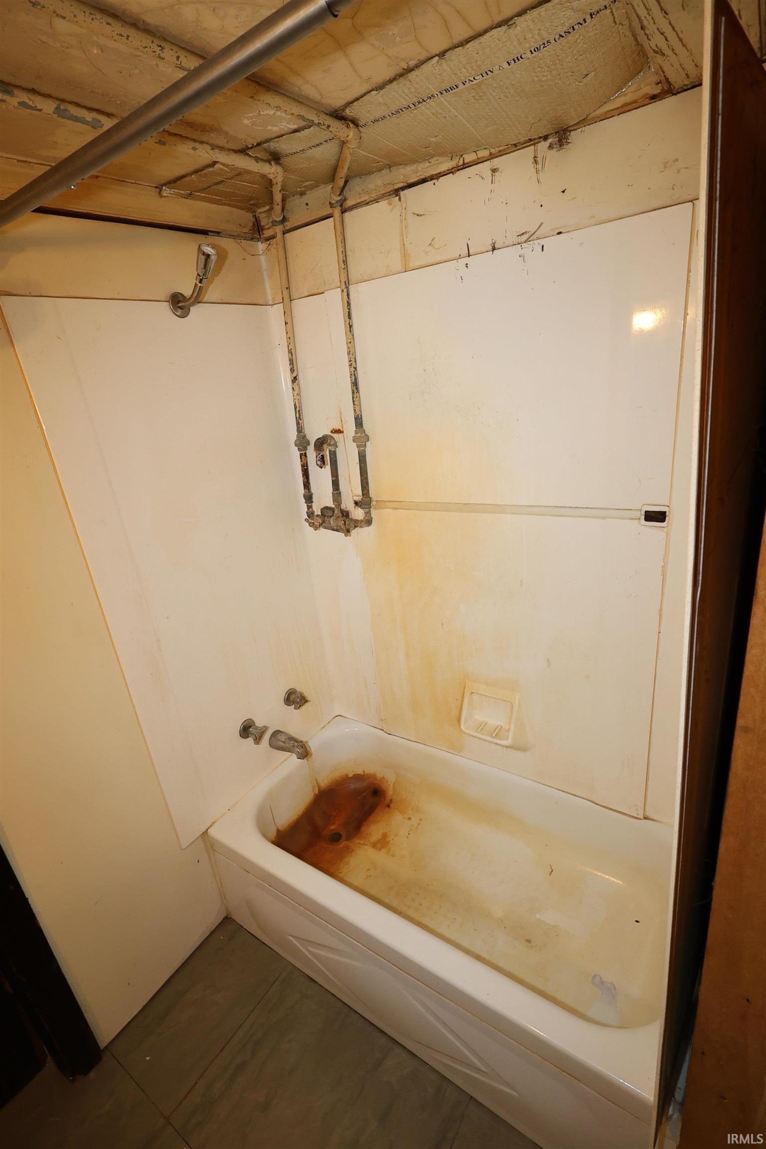 226 West 1st Road La Paz, IN 46536 - Photo 10 of 18