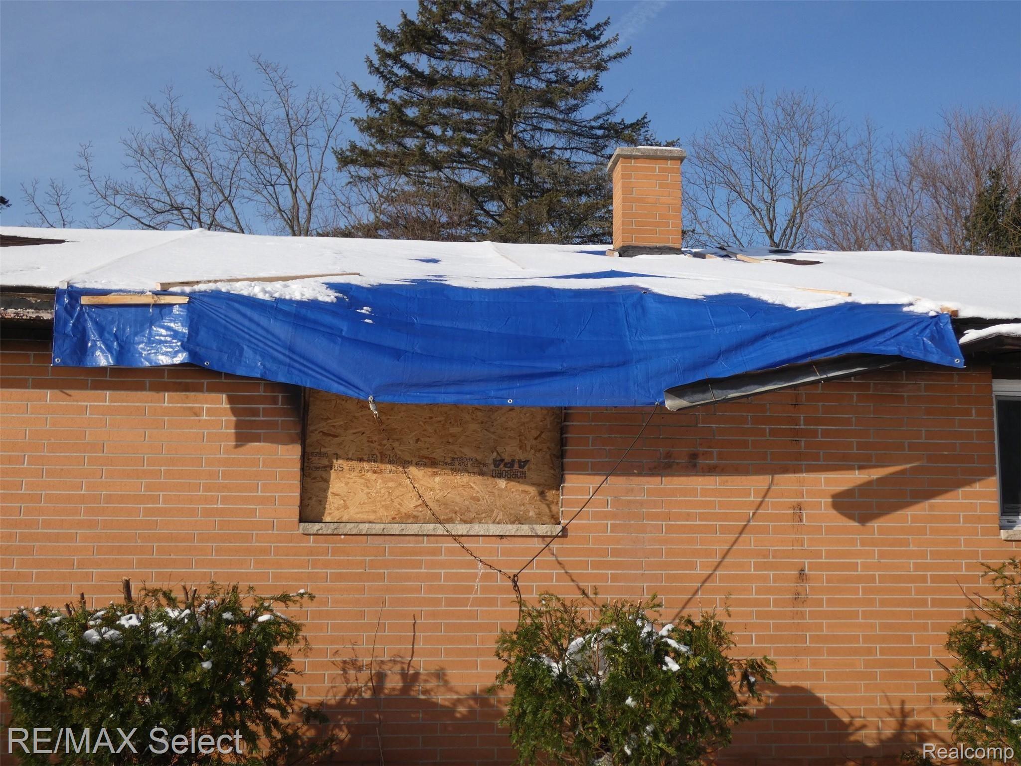 5038 Jackson Road Flint, MI 48506 - Photo 5 of 26 P1040186.JPG