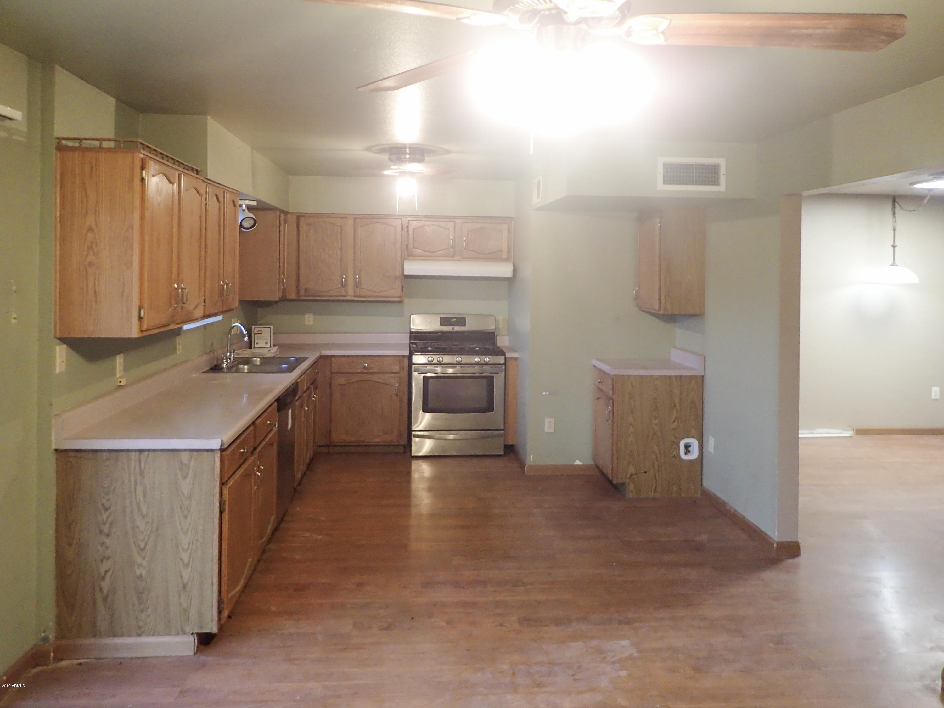 421 Rolfs Avenue Mammoth, AZ 85618 - Photo 2 of 10 Kitchen