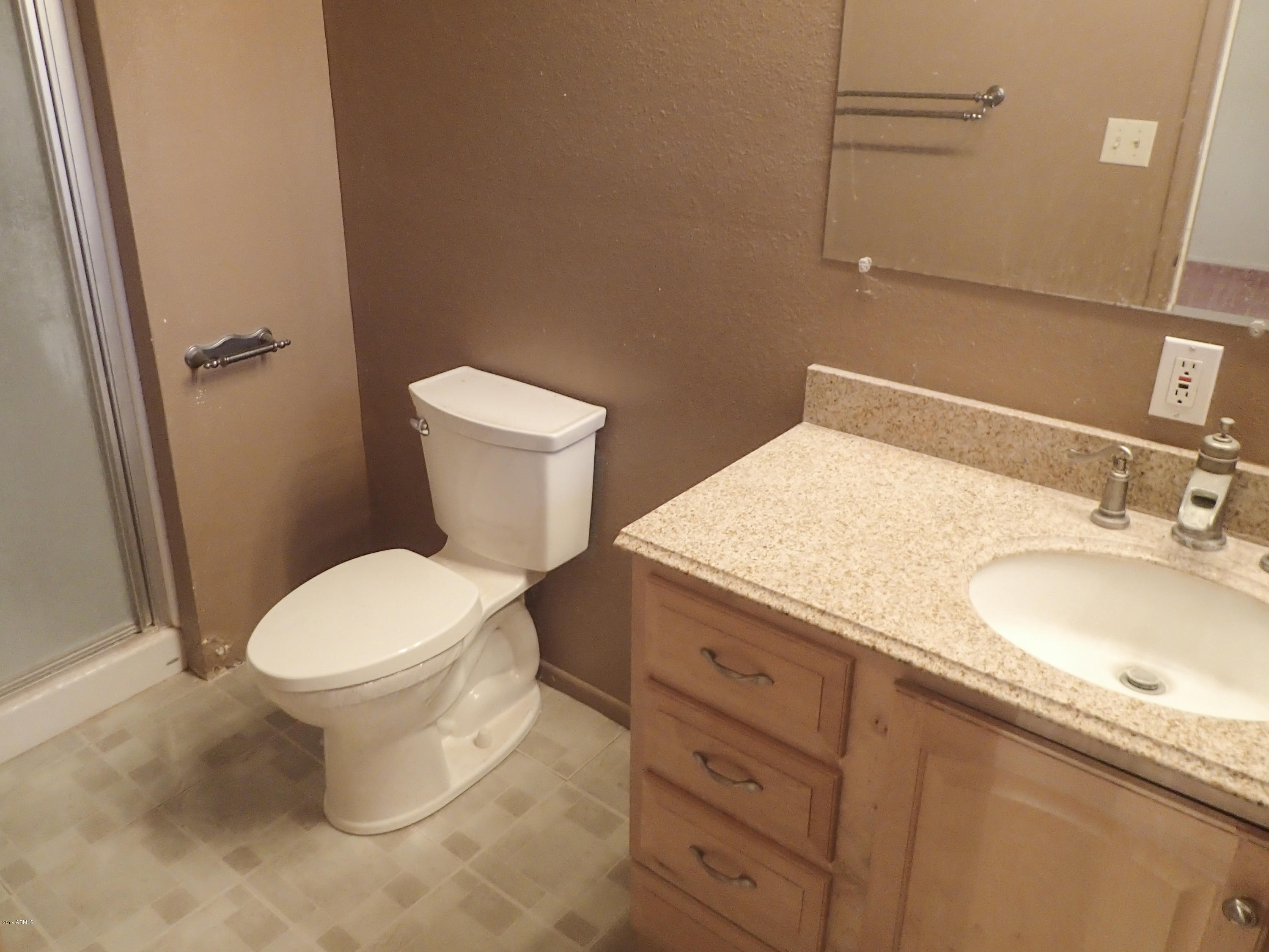 421 Rolfs Avenue Mammoth, AZ 85618 - Photo 7 of 10 Master Bathroom