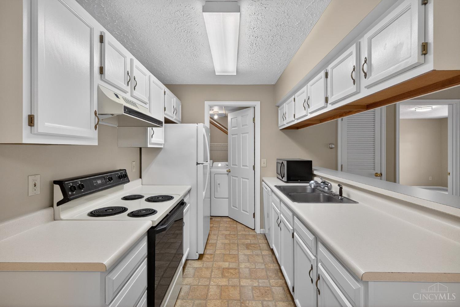 5765 Cheviot Road, Unit 2D Cincinnati, OH 45247 - Photo 13 of 36 Gallery Image 13