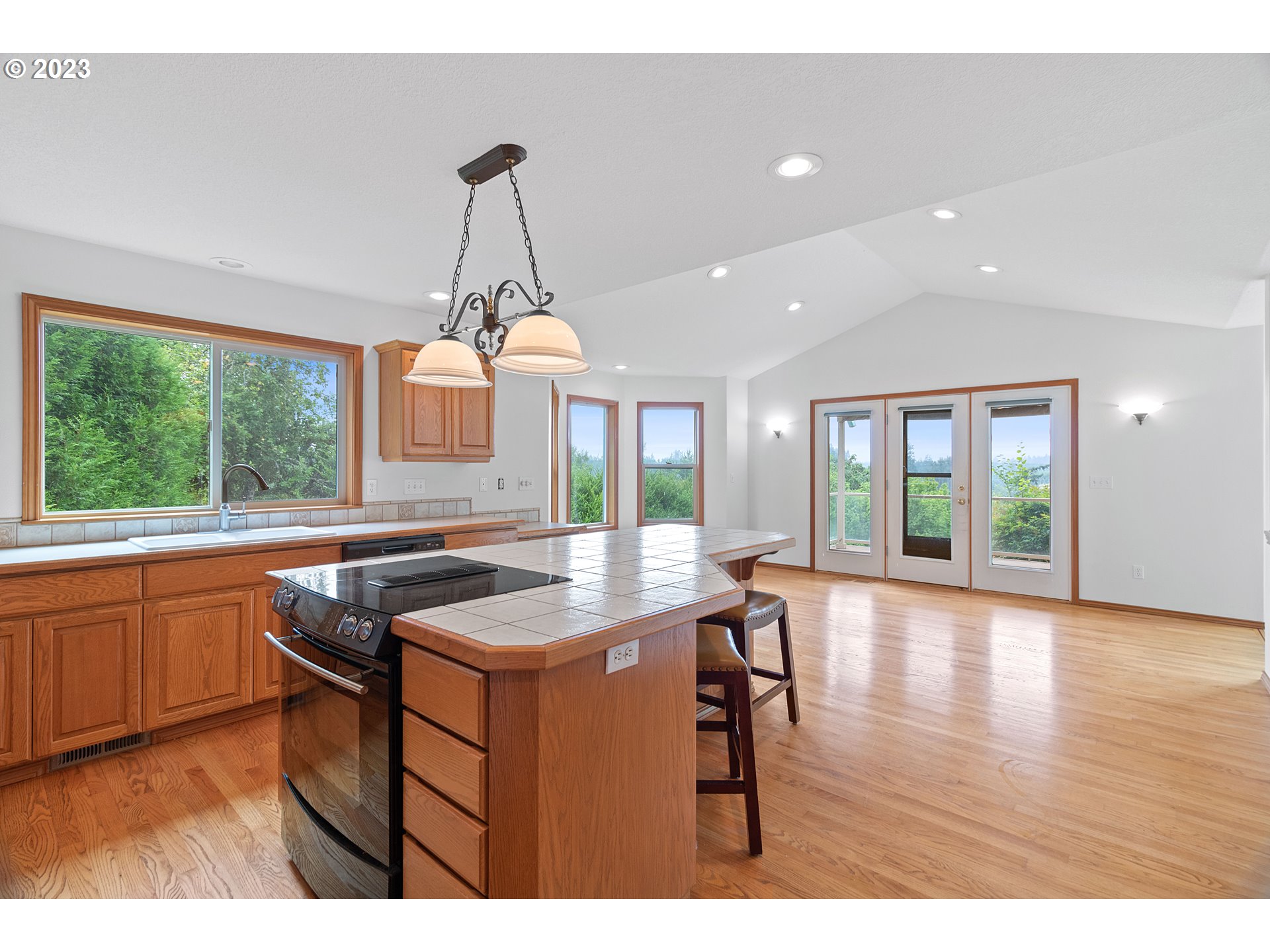 10200 South New Era Road Canby, OR 97013 - Photo 11 of 47 Kitchen