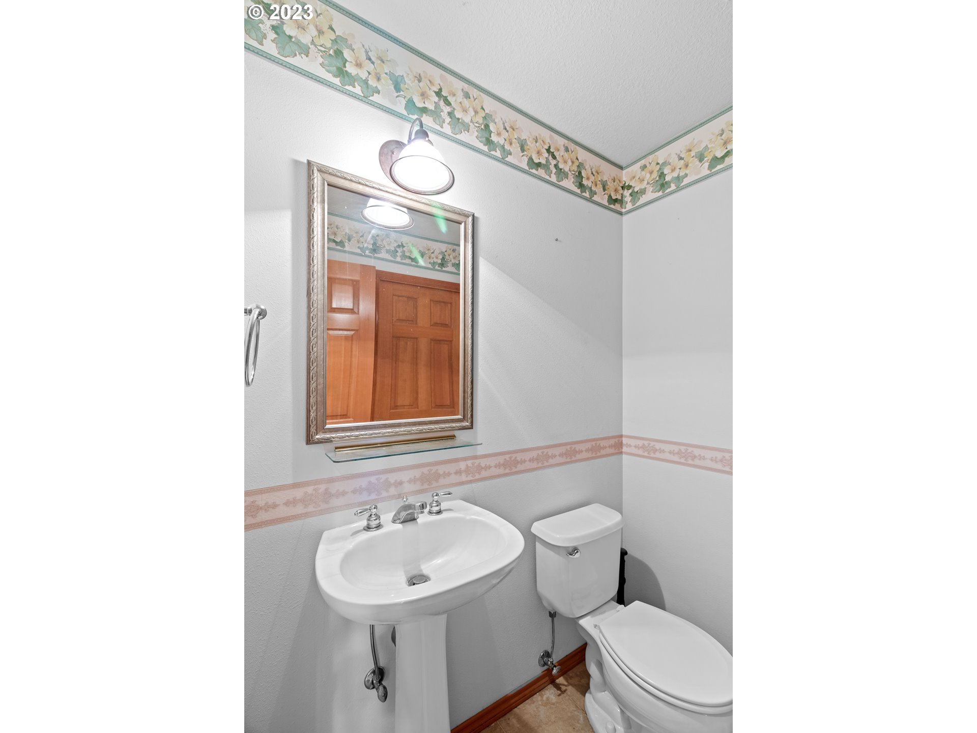 10200 South New Era Road Canby, OR 97013 - Photo 18 of 47 Bathroom, Continental