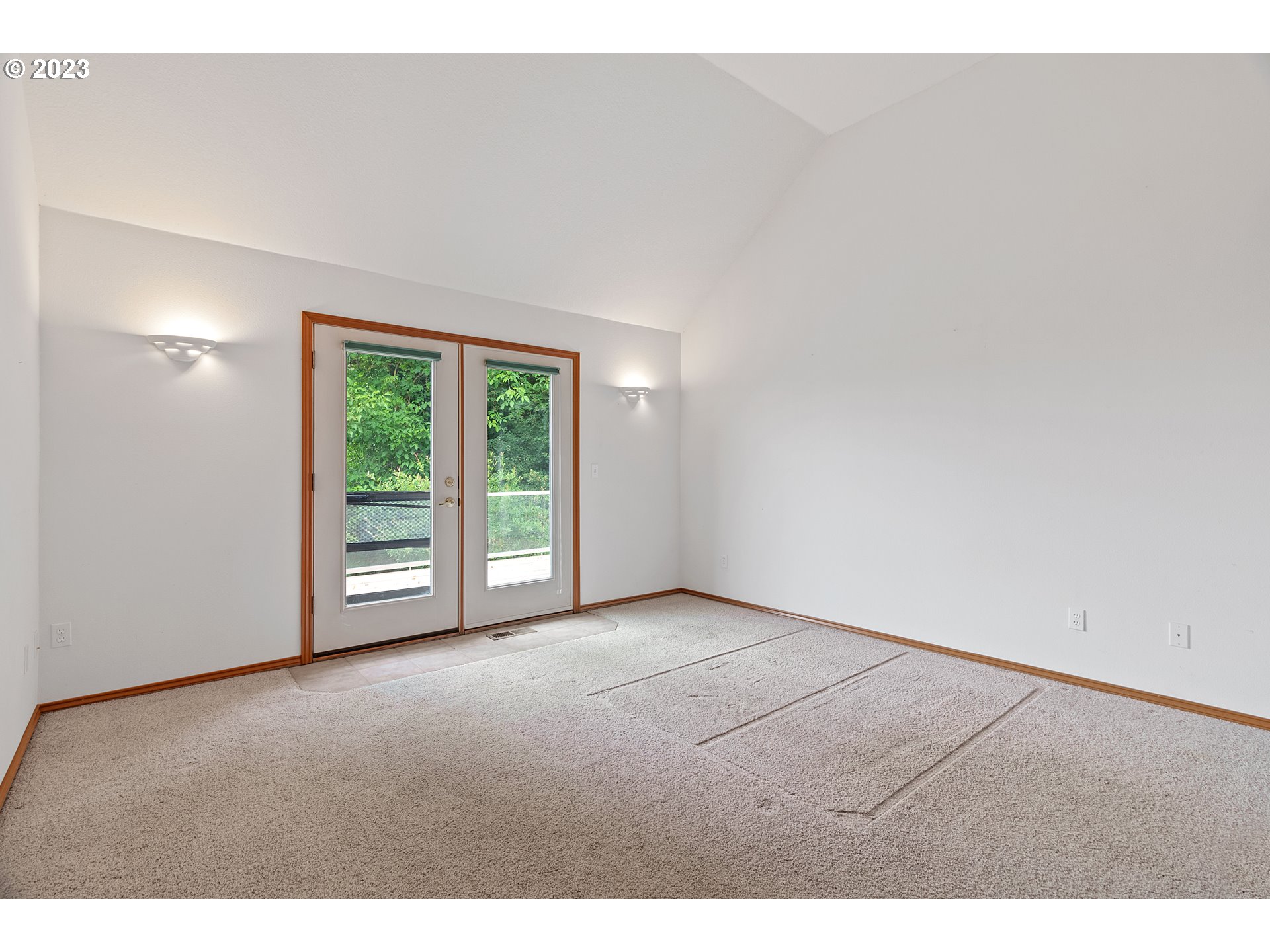10200 South New Era Road Canby, OR 97013 - Photo 20 of 47 Owner's Suite Bedroom