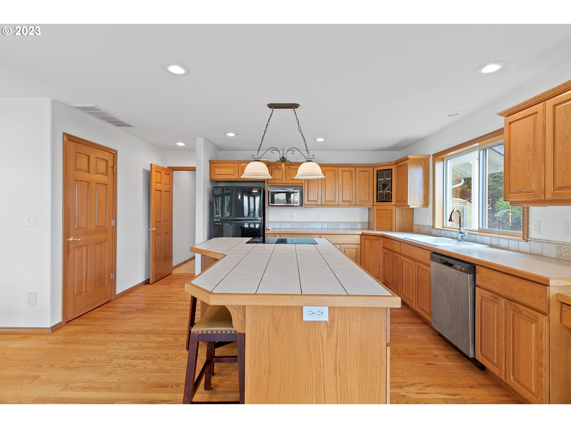 10200 South New Era Road Canby, OR 97013 - Photo 9 of 47 Kitchen