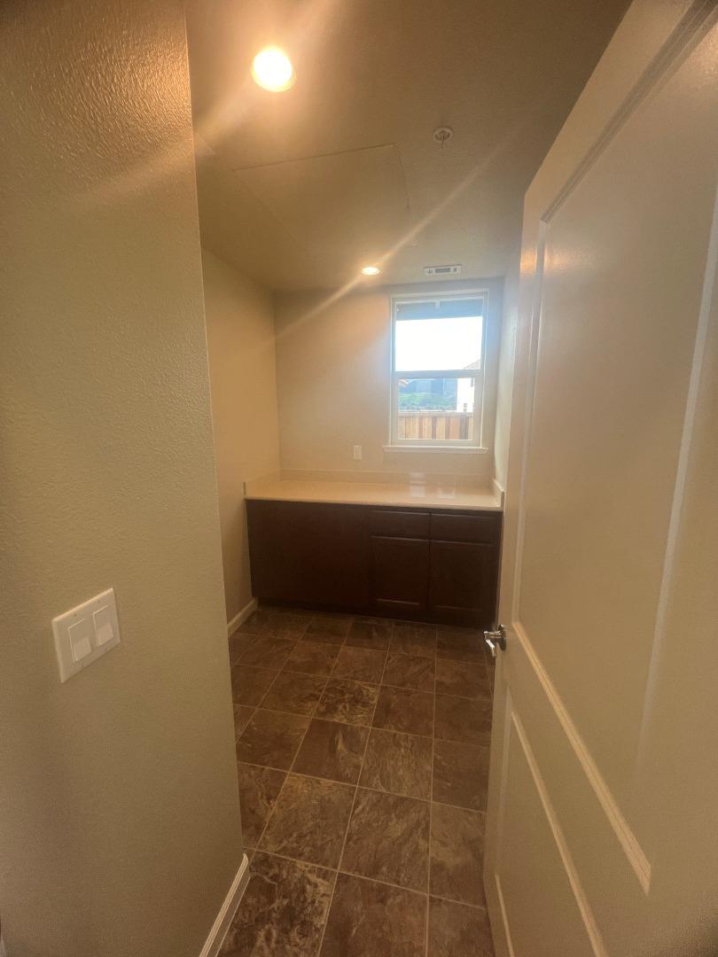 672 Bikle Drive King City, CA 93930 - Photo 30 of 39 a view of room and window