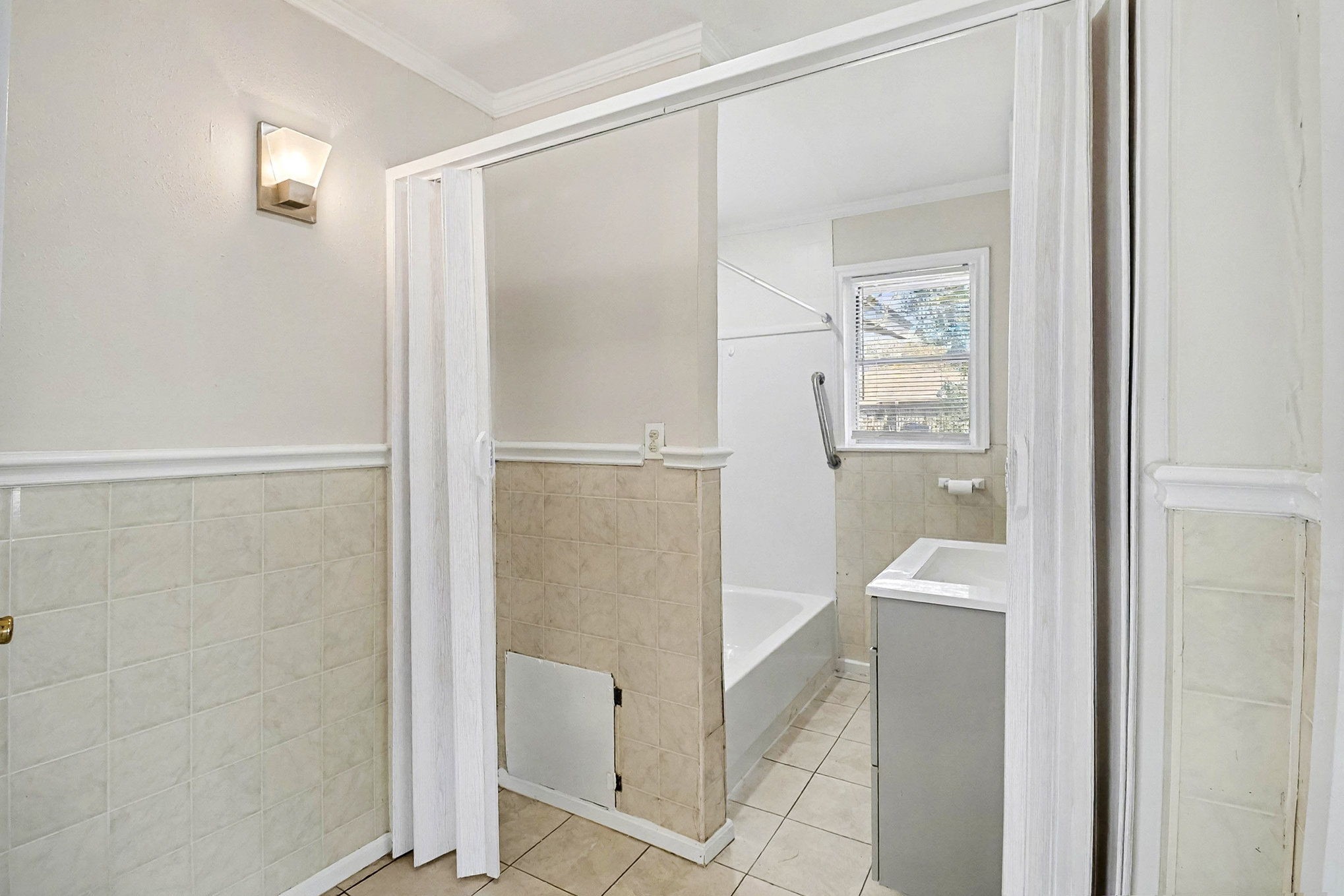 5711 Ridgeway Drive Houston, TX 77033 - Photo 18 of 29 a bathroom with a bathtub and a shower