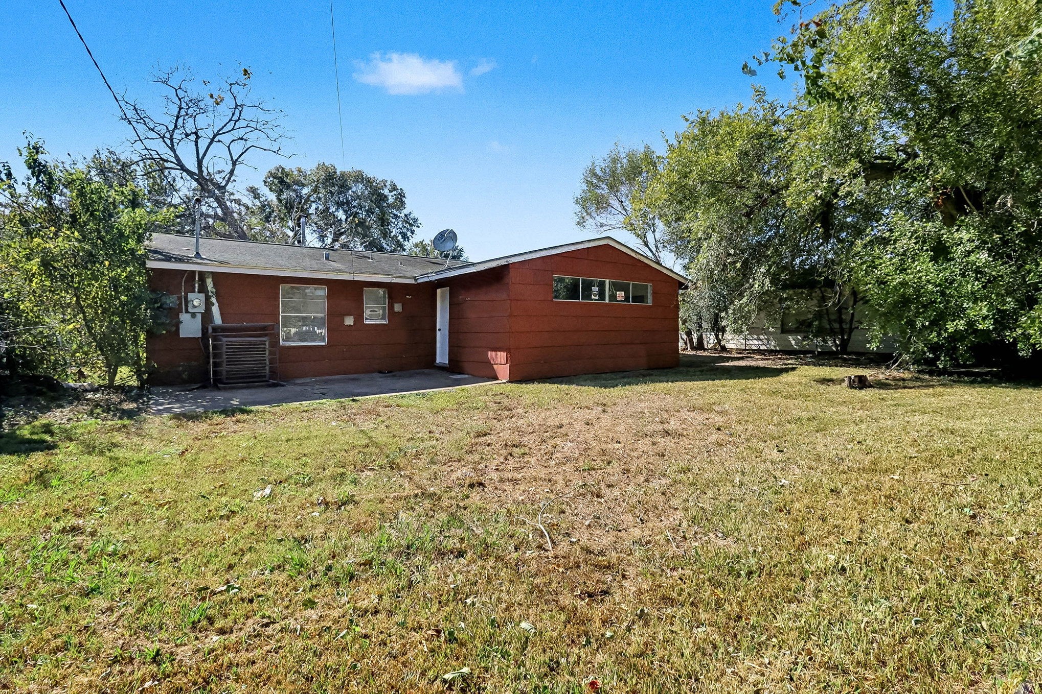 5711 Ridgeway Drive Houston, TX 77033 - Photo 28 of 29 a front view of a house with a yard