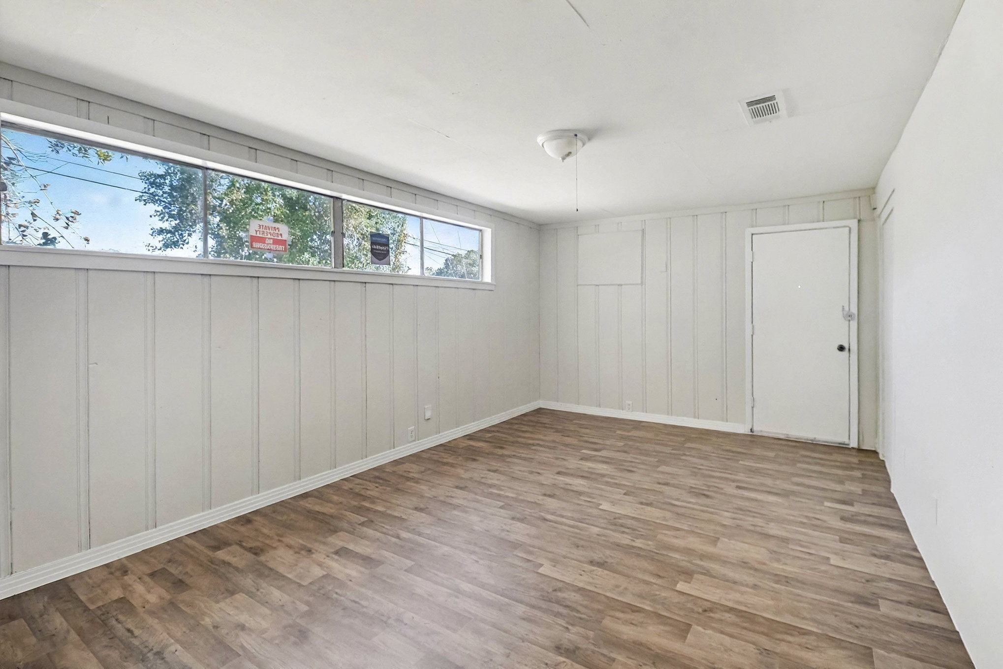 5711 Ridgeway Drive Houston, TX 77033 - Photo 9 of 29 a view of an empty room