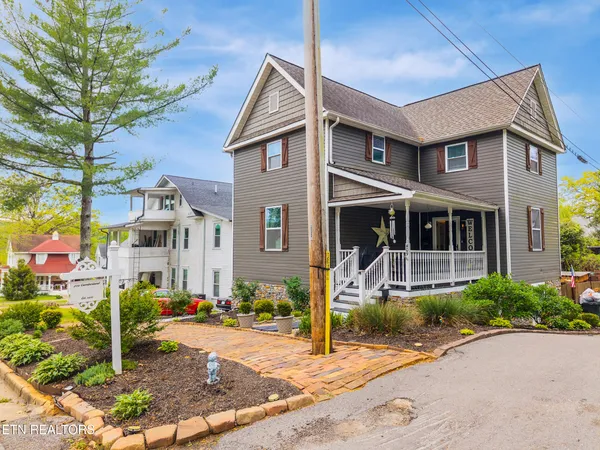 $355,000 | 409 Cumberland Street, Harriman, TN 37748