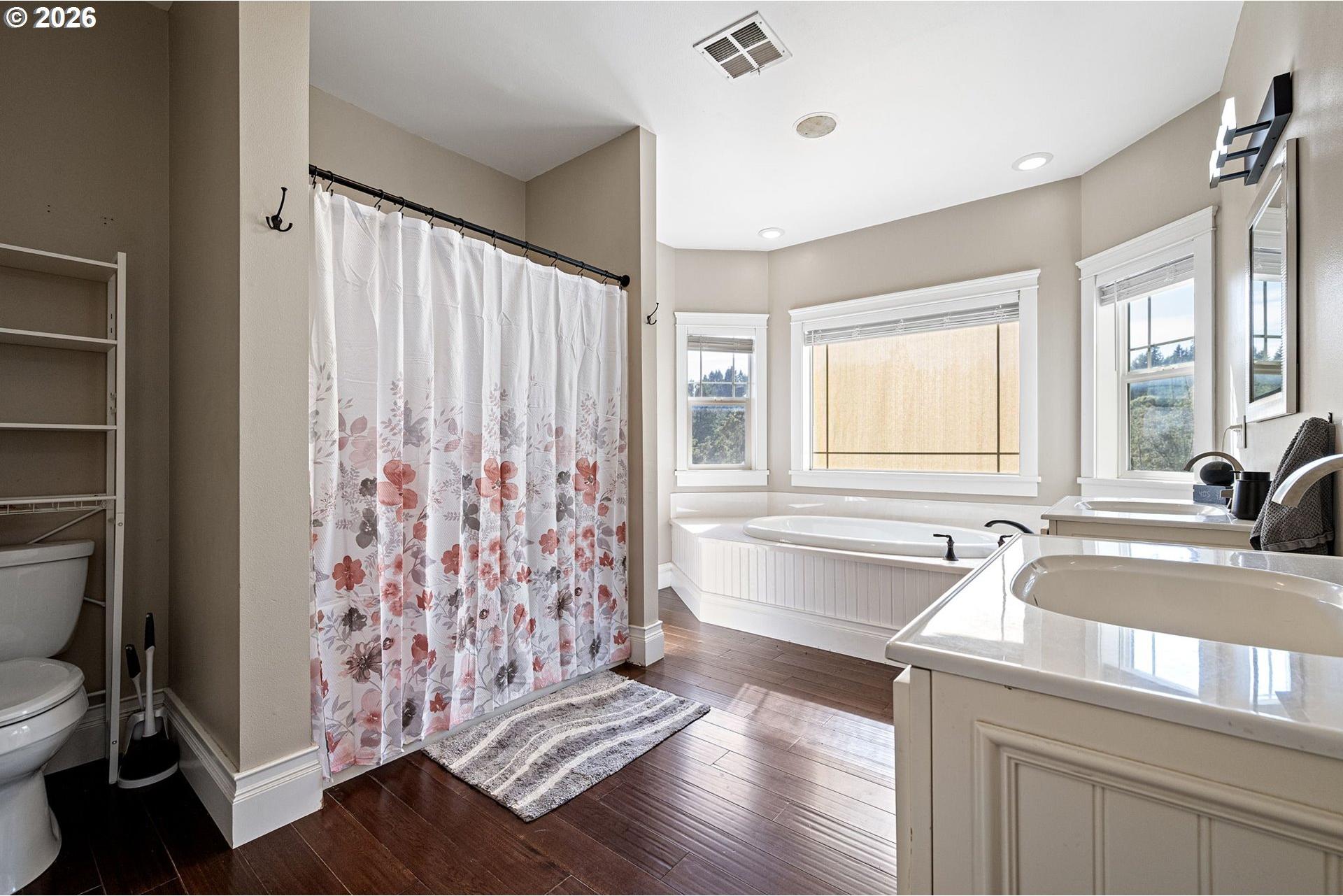 785 Mathis Hill Road Yoncalla, OR 97499 - Photo 35 of 48 Owner's Suite Bathroom