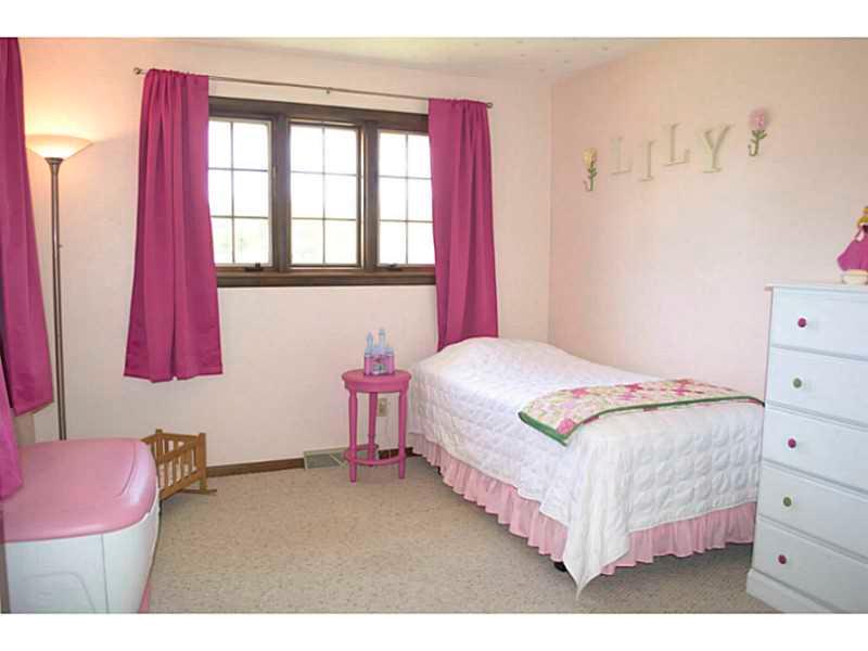 17 Old York Road Washington, PA 15301 - Photo 11 of 18 Bedroom.