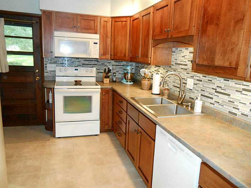 17 Old York Road Washington, PA 15301 - Photo 3 of 18 Kitchen.
