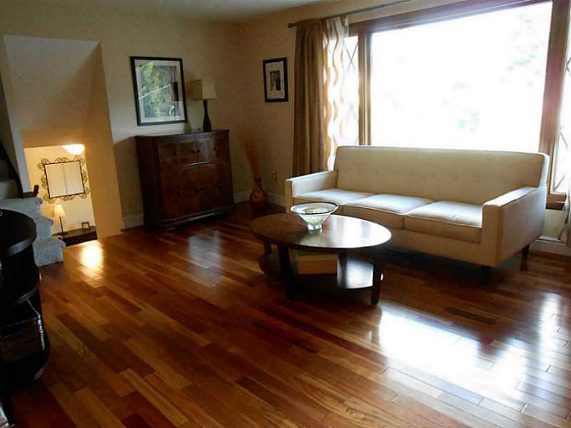 17 Old York Road Washington, PA 15301 - Photo 7 of 18 Living Room.