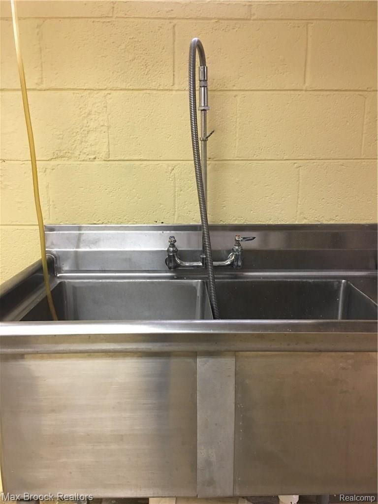 480 South Cranbrook Road Bloomfield Hills, MI 48301 - Photo 28 of 30 stainless oversized laundry tub