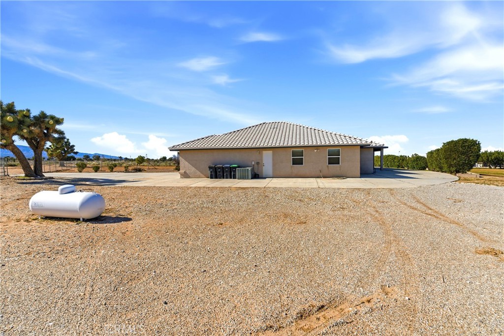 7330 Smoke Tree Road Phelan, CA 92371 - Photo 10 of 58