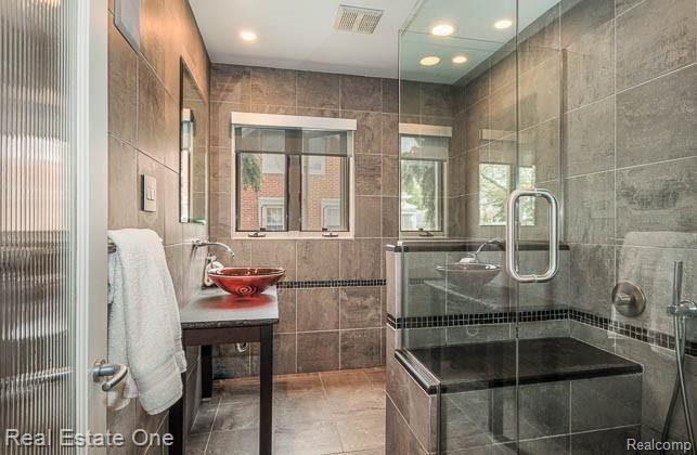 18230 Beverly Road Beverly Hills, MI 48025 - Photo 21 of 47