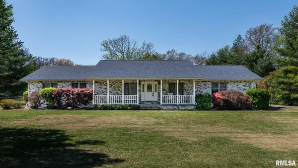 $380,000 | 18119 Highway 37, Johnston City, IL 62951