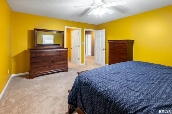 $380,000 | 18119 Highway 37, Johnston City, IL 62951