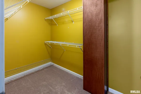 $380,000 | 18119 Highway 37, Johnston City, IL 62951