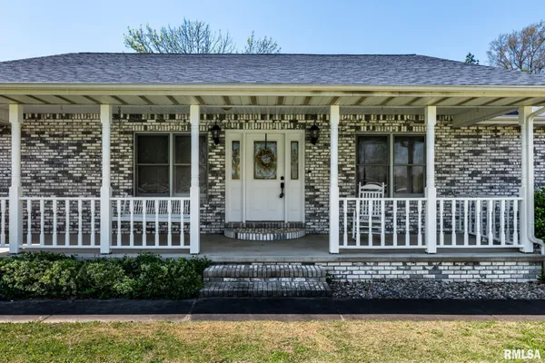 $380,000 | 18119 Highway 37, Johnston City, IL 62951