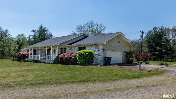 $380,000 | 18119 Highway 37, Johnston City, IL 62951