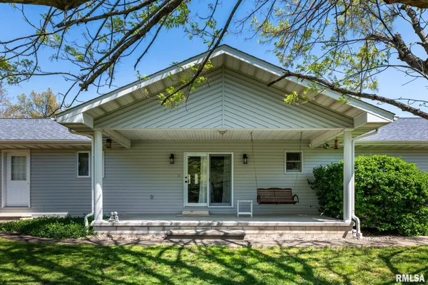 $380,000 | 18119 Highway 37, Johnston City, IL 62951