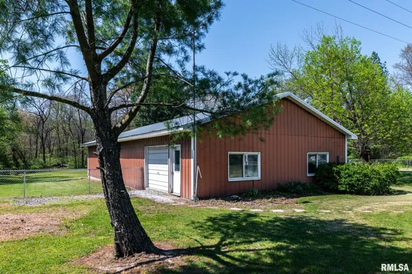 $380,000 | 18119 Highway 37, Johnston City, IL 62951