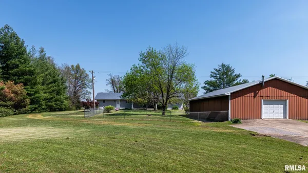 $380,000 | 18119 Highway 37, Johnston City, IL 62951