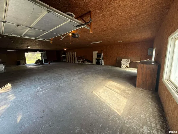 $380,000 | 18119 Highway 37, Johnston City, IL 62951