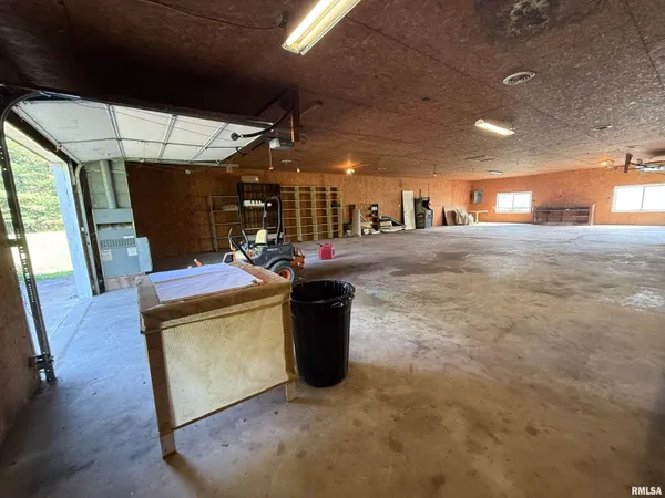 $380,000 | 18119 Highway 37, Johnston City, IL 62951