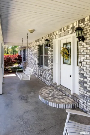 $380,000 | 18119 Highway 37, Johnston City, IL 62951