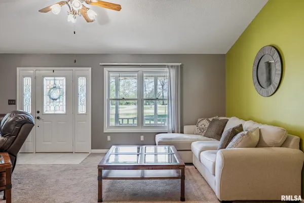 $380,000 | 18119 Highway 37, Johnston City, IL 62951