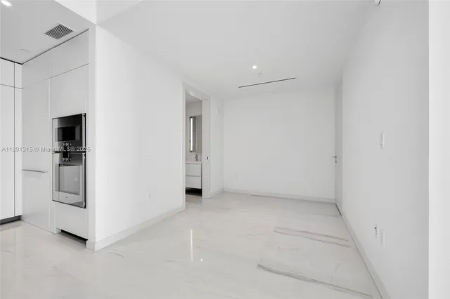 $13,000 | 300 Biscayne Blvd Way, Unit 1705W, Miami, FL 33131