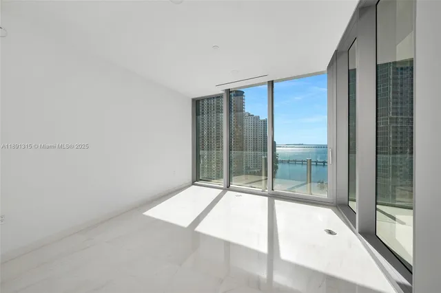 $13,000 | 300 Biscayne Blvd Way, Unit 1705W, Miami, FL 33131