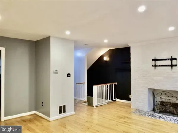 $3,350 | 6030 Hardwick Place, Falls Church, VA 22041