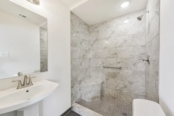 $1,300 | 102 1/2 Avenue D, South Houston, TX 77587