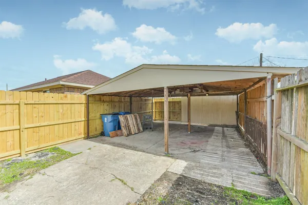 $1,300 | 102 1/2 Avenue D, South Houston, TX 77587