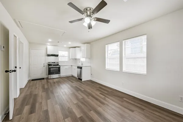 $1,300 | 102 1/2 Avenue D, South Houston, TX 77587