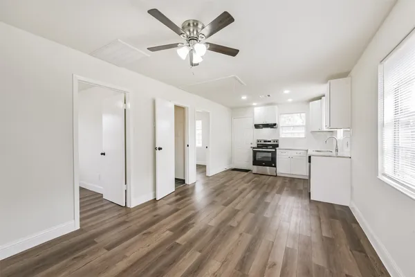 $1,300 | 102 1/2 Avenue D, South Houston, TX 77587