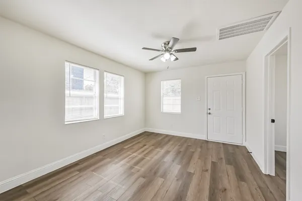 $1,300 | 102 1/2 Avenue D, South Houston, TX 77587