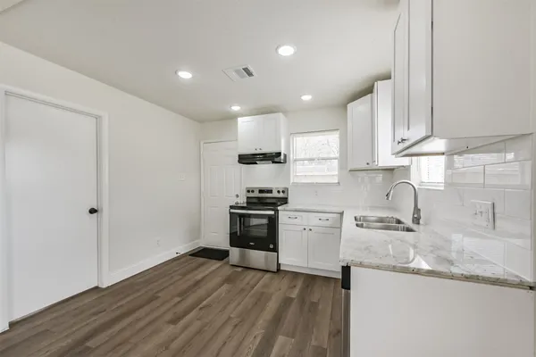 $1,300 | 102 1/2 Avenue D, South Houston, TX 77587