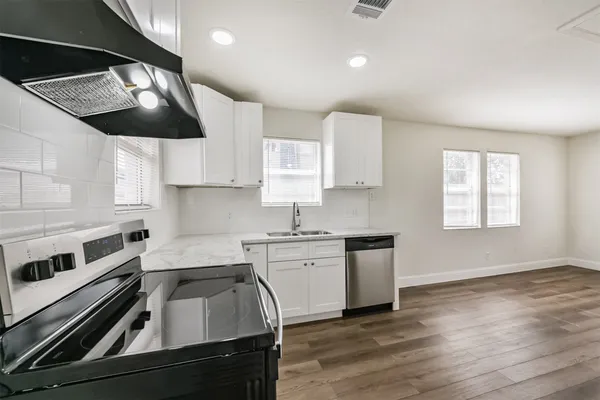 $1,300 | 102 1/2 Avenue D, South Houston, TX 77587