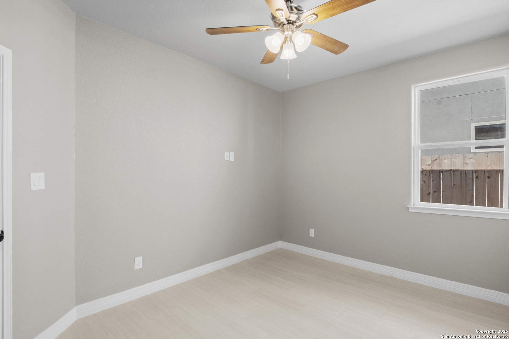 109 Sutton Place Uvalde, TX 78801 - Photo 16 of 29