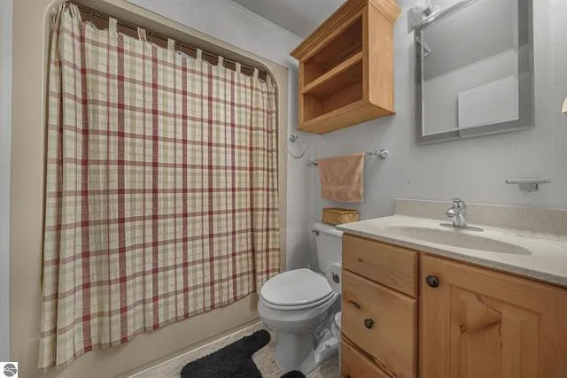 $325,000 | 224 West Lake Drive, Cadillac, MI 49601