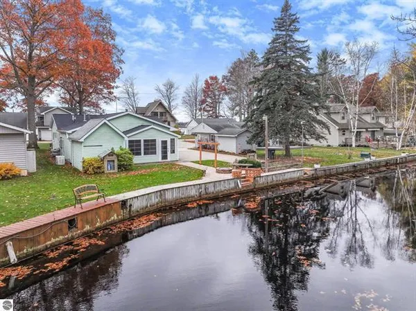 $320,000 | 224 West Lake Drive, Cadillac, MI 49601