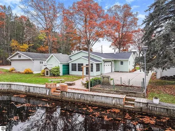 $320,000 | 224 West Lake Drive, Cadillac, MI 49601